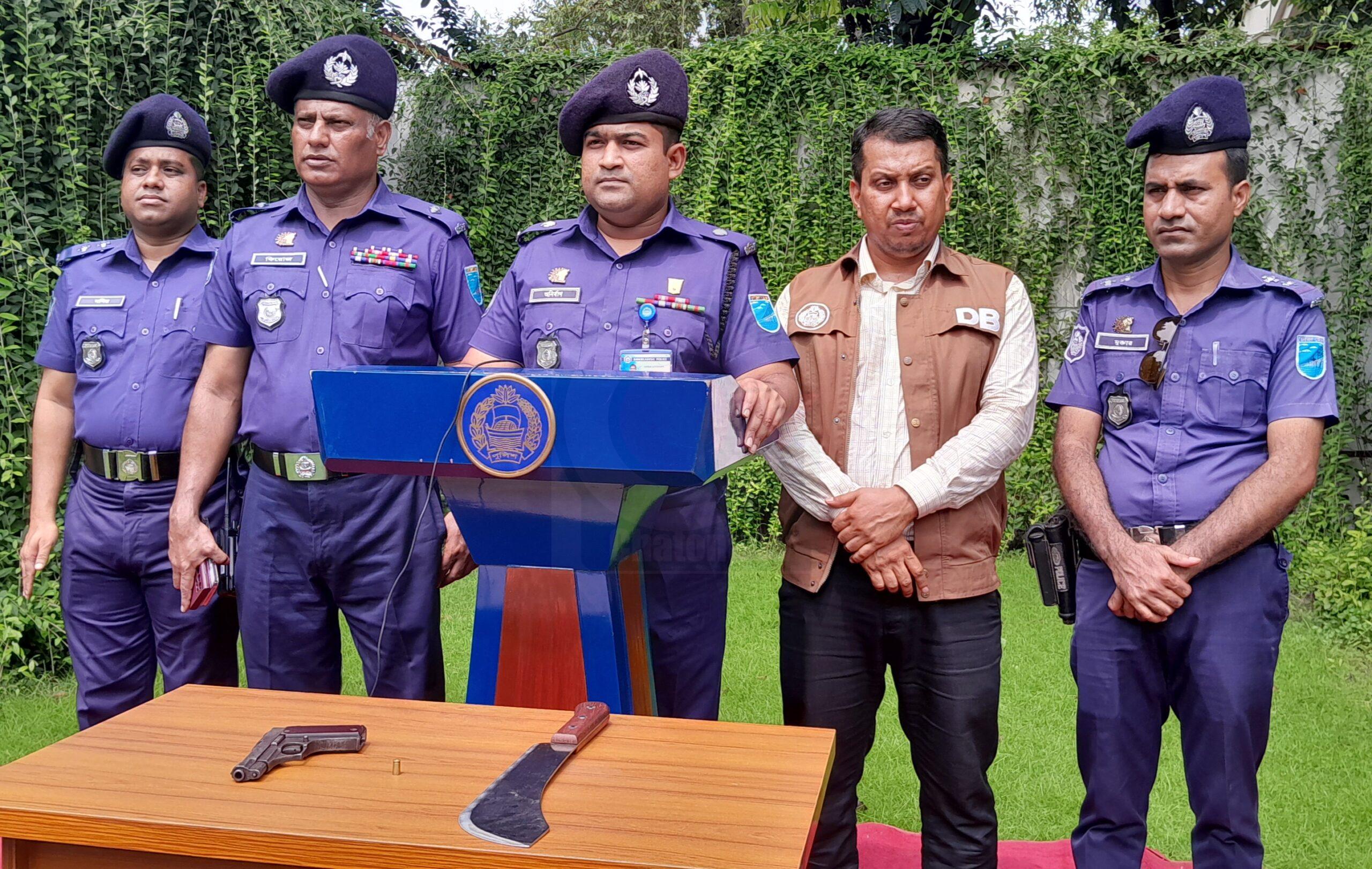 নরসিংদীর শিবপুরে জমি সংক্রান্ত বিরোধে গোলাগুলি । বিদেশী পিস্তলসহ আটক ৫