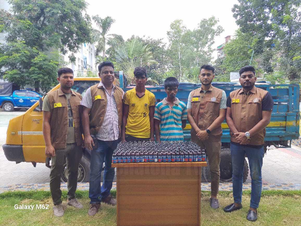 নরসিংদীতে বিপুল পরিমাণের ফেন্সিডিল উদ্ধার! আটক-২