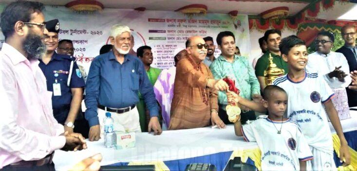 মনোহরদীতে বঙ্গবন্ধু গোল্ডকাপ ও বঙ্গমাতা শেখ ফজিলাতুন্নেছা মুজিব গোল্ডকাপ প্রাথমিক বিদ্যালয় ফুটবল টুর্নামেন্ট ২০২৩ ফাইনাল খেলার পুরস্কার বিতরণ অনুষ্ঠিত