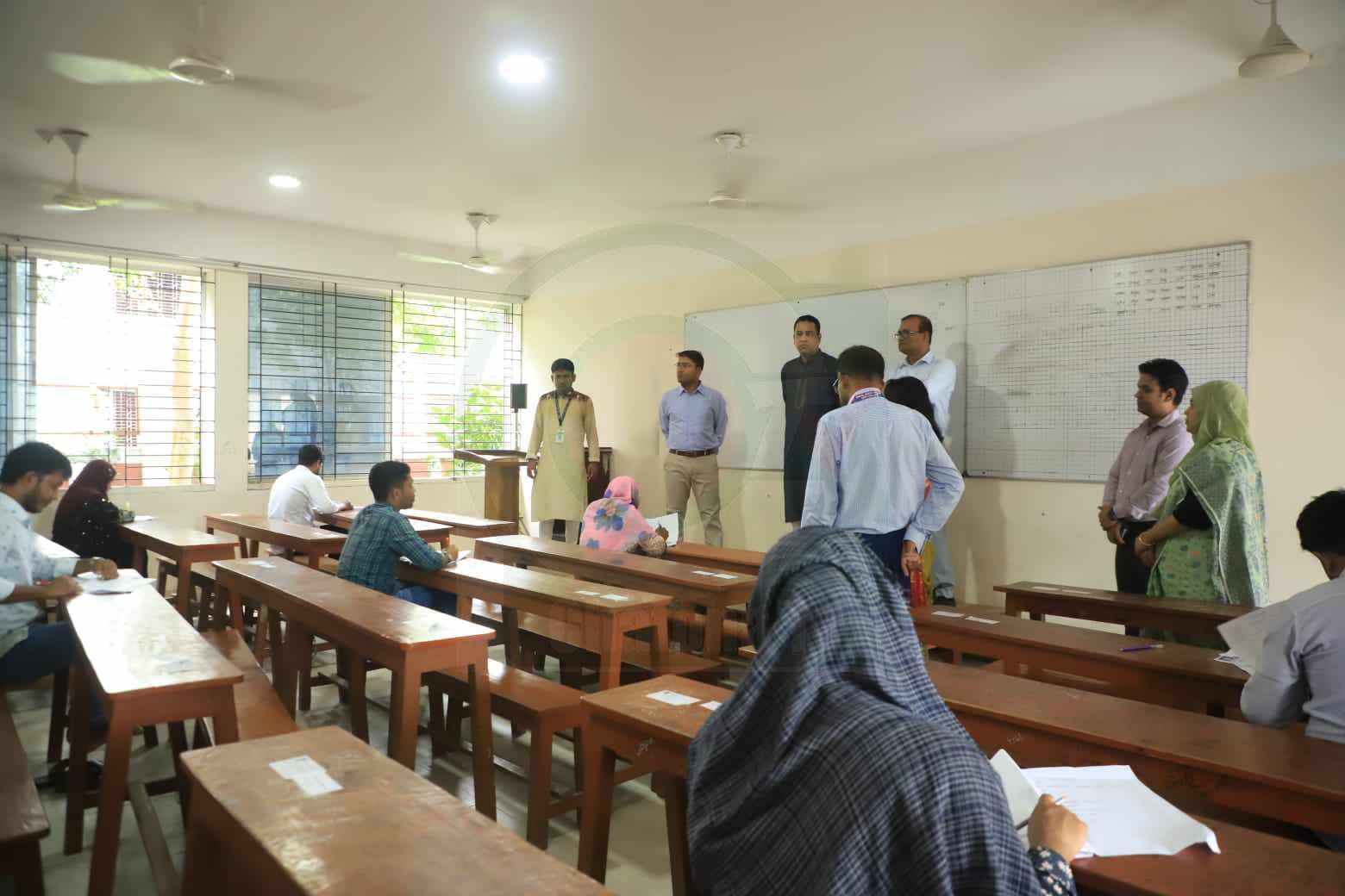 নরসিংদী জেলা রাজস্ব প্রশাসনের অফিস সহায়ক পদের নিয়োগ পরীক্ষা অনুষ্ঠিত