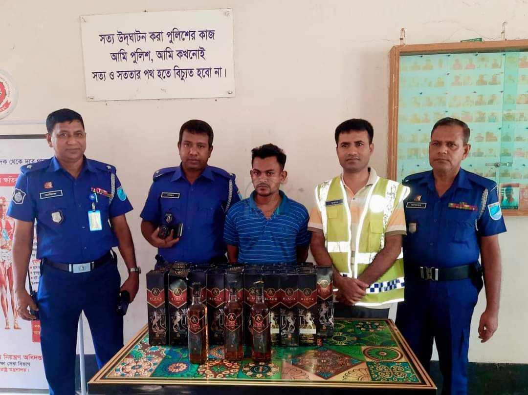 রায়পুরায় পুলিশের অভিযানে ৩০ বোতল মদ উদ্ধার!! আটক-১