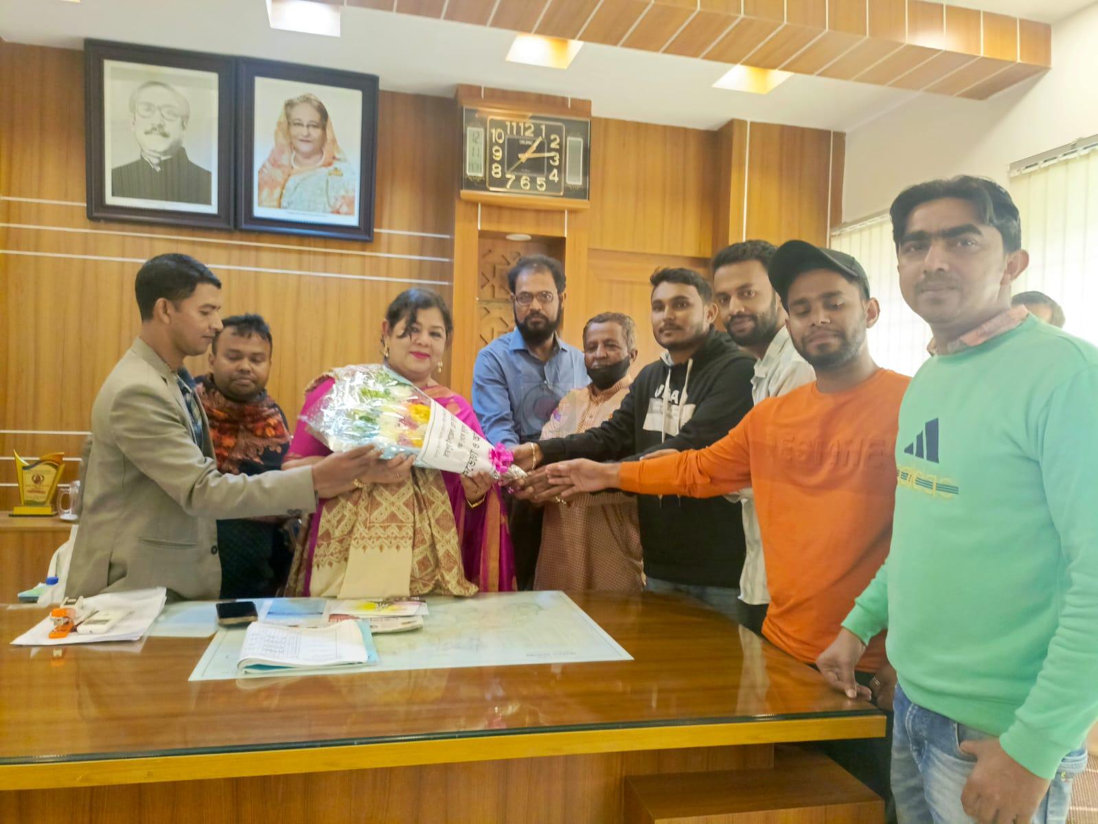 উপজেলা চেয়ারম্যানের সাথে রায়পুরা উপজেলা প্রেসক্লাবের শুভেচ্ছা বিনিময়।