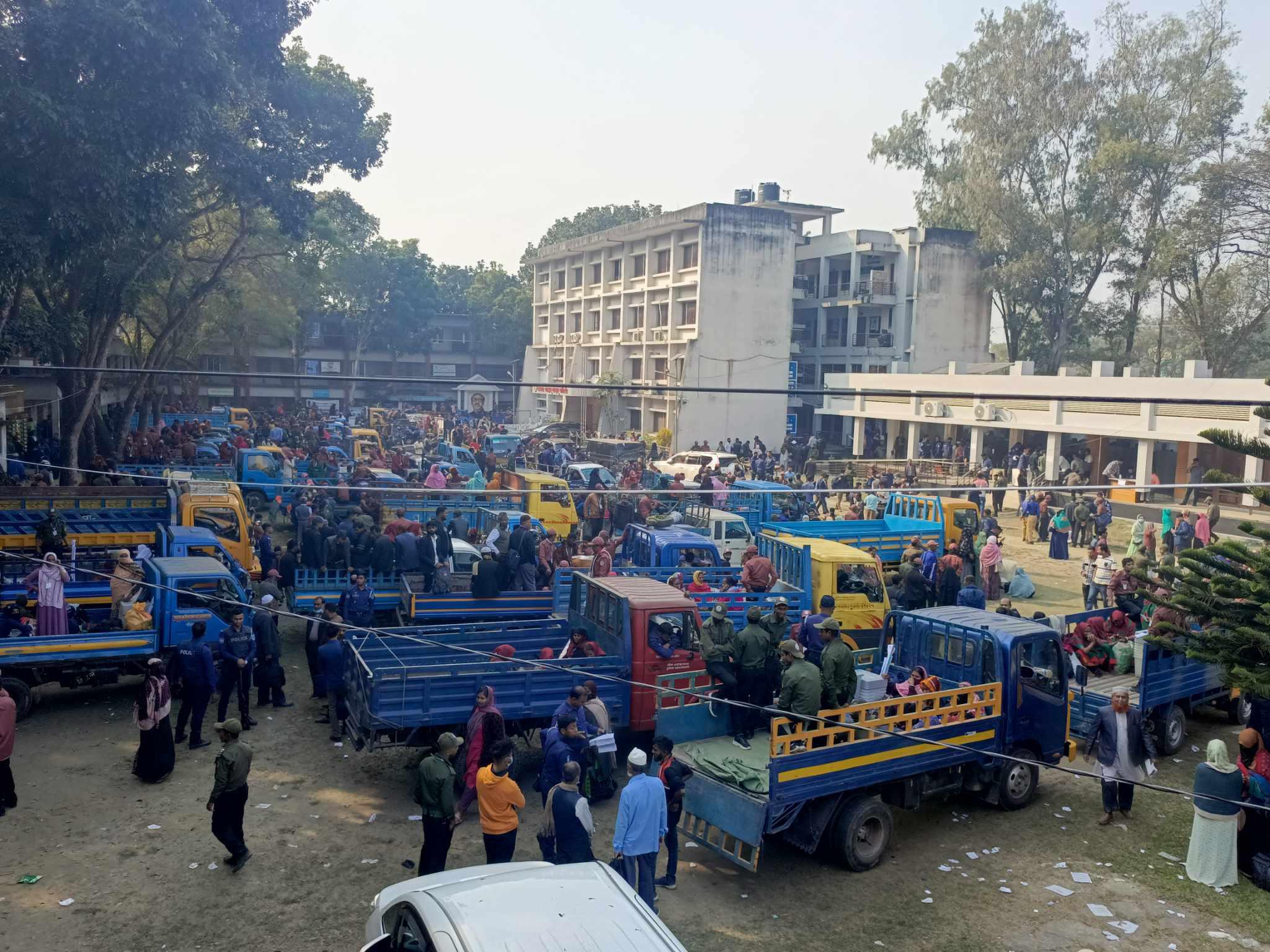 রায়পুরা আসনে নির্বাচনী সরঞ্জাম বিতরণ ৯৩টি কেন্দ্র ঝুঁকিপূর্ণ