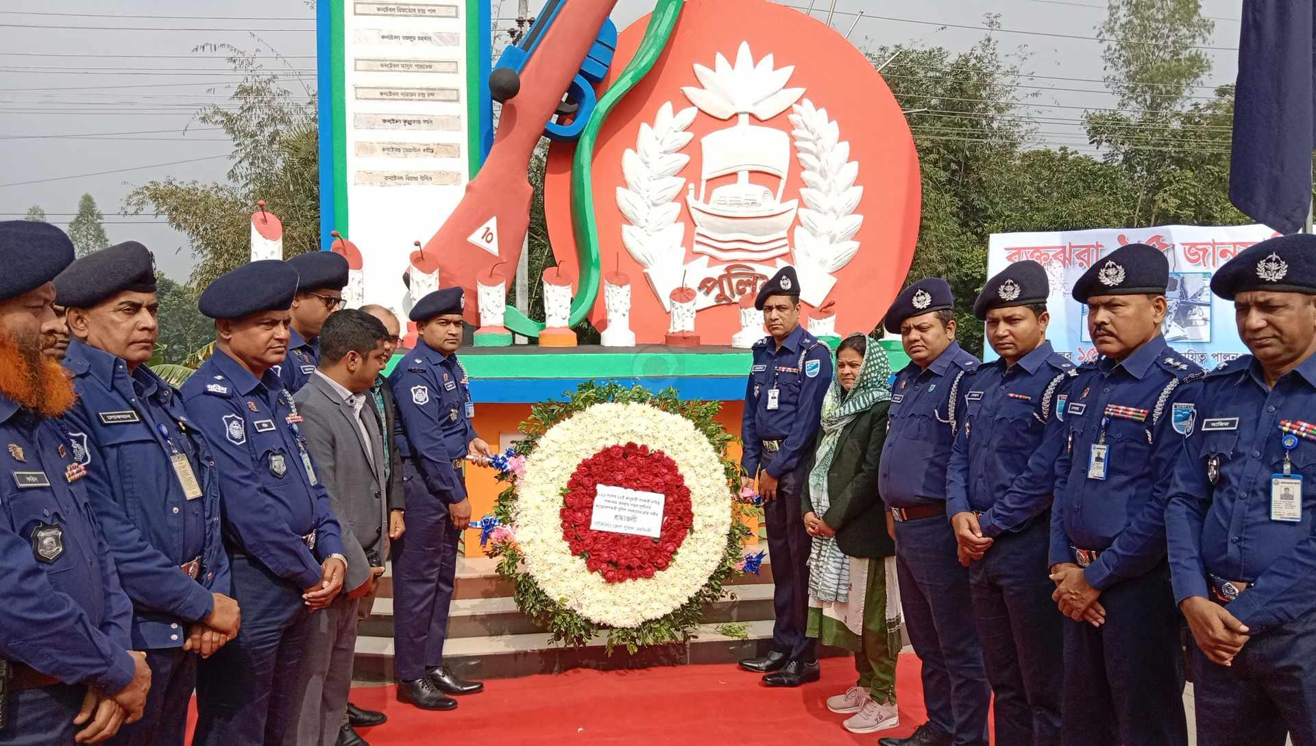 শিবপুরে সড়ক দুর্ঘটনায় নিহত ১০ পুলিশ সদস্যের প্রতি জেলা পুলিশের শ্রদ্ধা নিবেদন