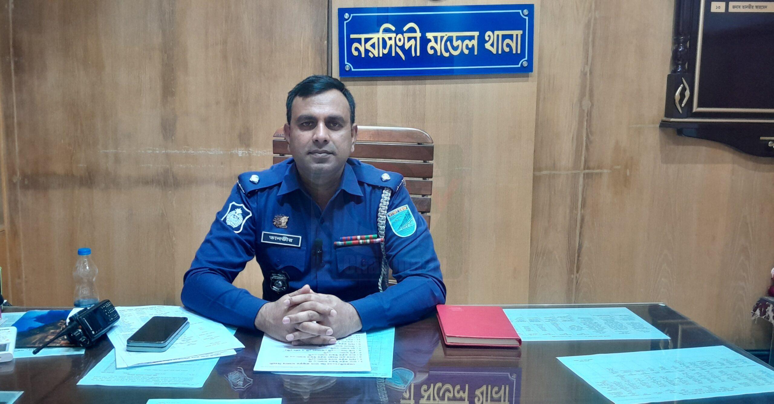 থানায় যখন থাকেন নিজ রুমের দরজা বন্ধ করেন না ওসি তানভীর আহমেদ
