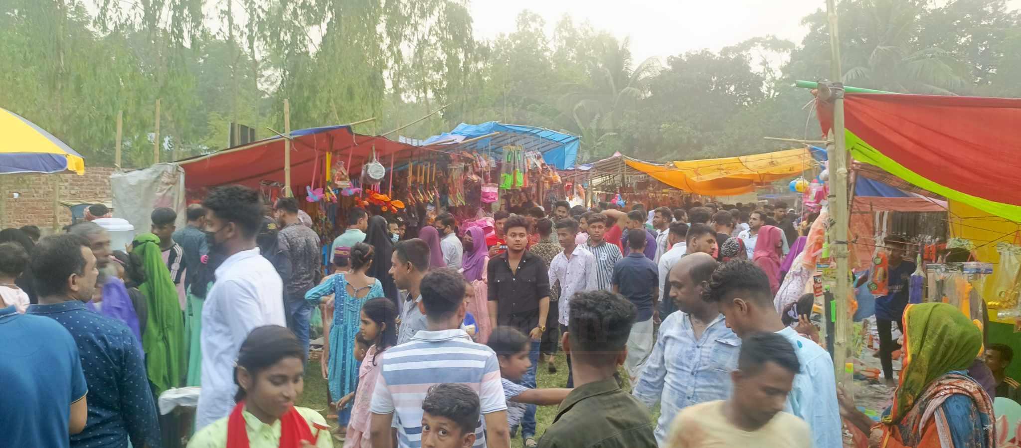 নরসিংদীতে শতবর্ষী “বটতলী বৈশাখী মেলা”তে উপচে পড়া ভিড়