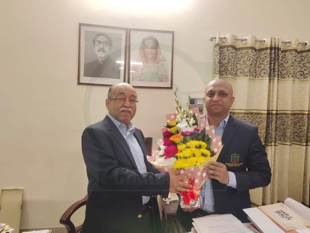 দুর্জন বিদ্বান হলেও পরিত্যাজ্য : খোলস পাল্টানোর চেষ্টায় ডা.নুরুজ্জামান