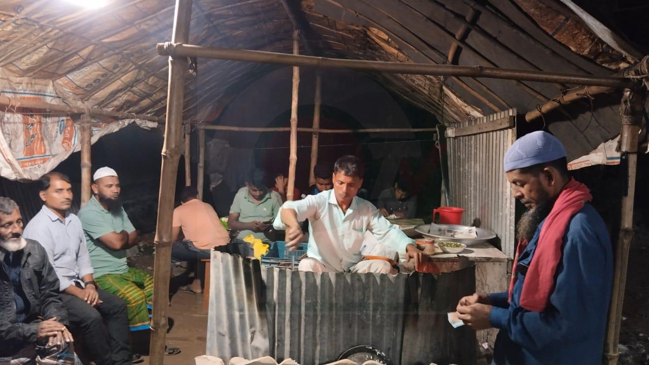 রায়পুরায় ঐতিহ্যবাহী শীতের পিঠার আমেজ