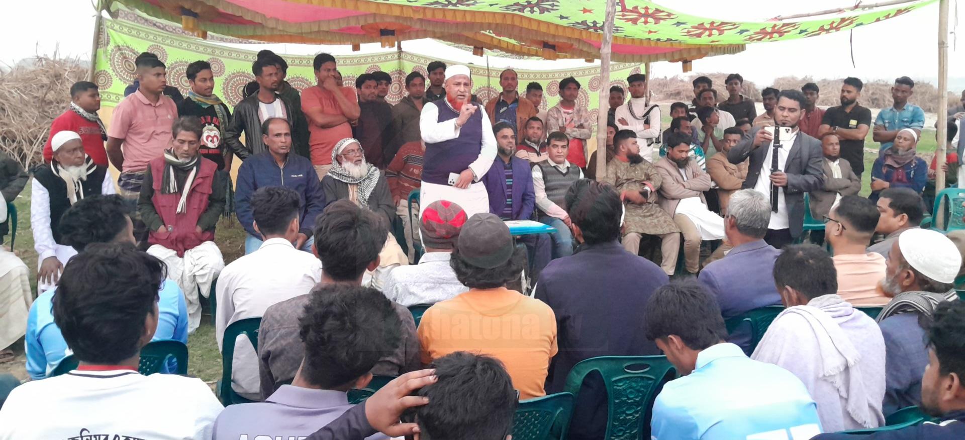 নদী থেকে অবৈধভাবে বালু উত্তোলন বন্ধ করতে প্রতিবাদ সভা