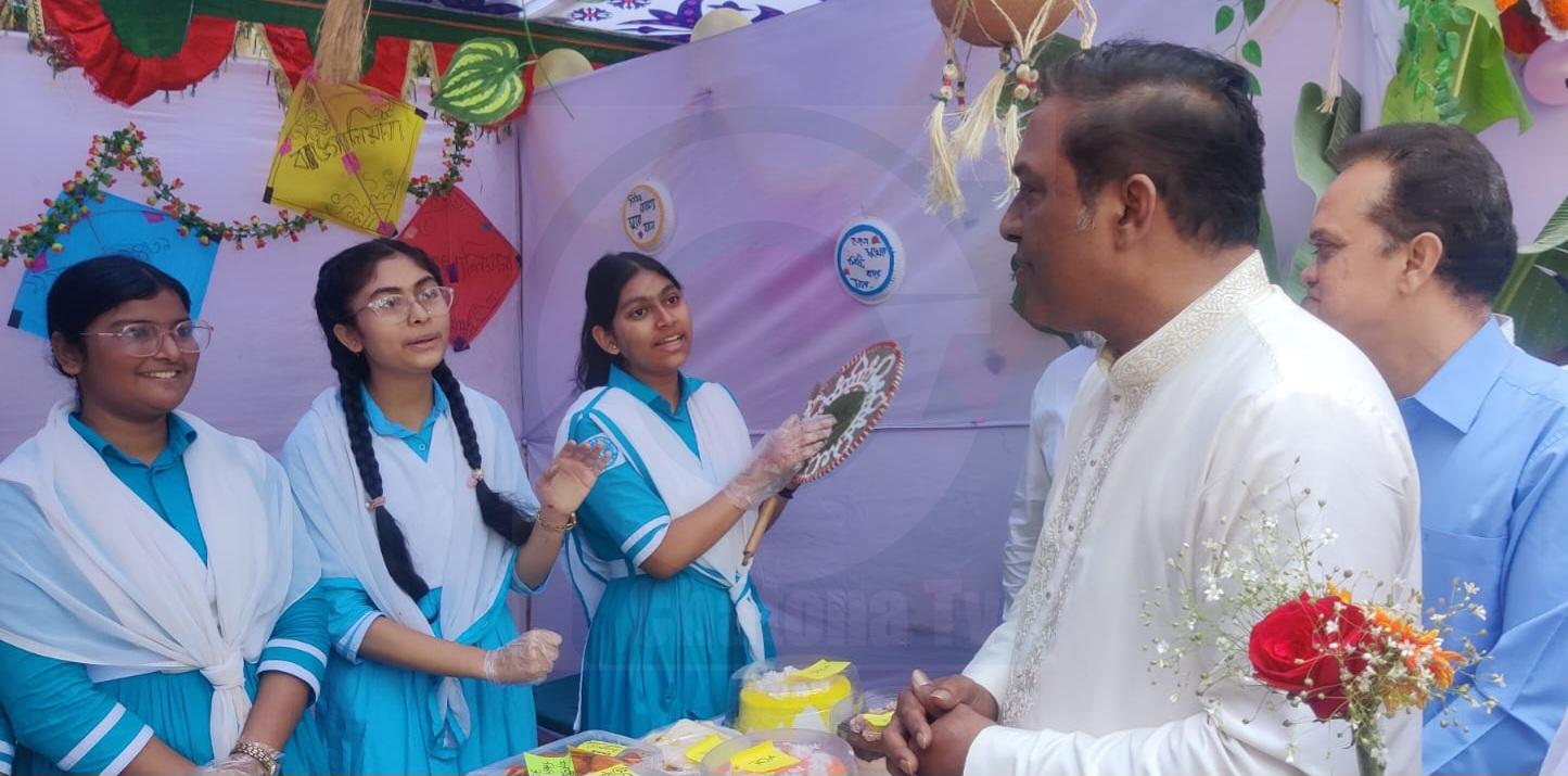 ঐতিহ্যের উচ্ছ্বাসে মুখরিত শিক্ষার্থীদের পিঠা উৎসব
