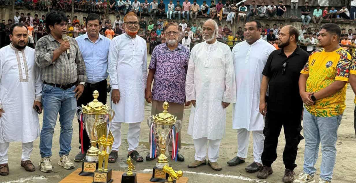 আনোয়ার হোসেন চেয়ারম্যান স্মৃতি ফুটবলের ফাইনাল খেলা অনুষ্ঠিত