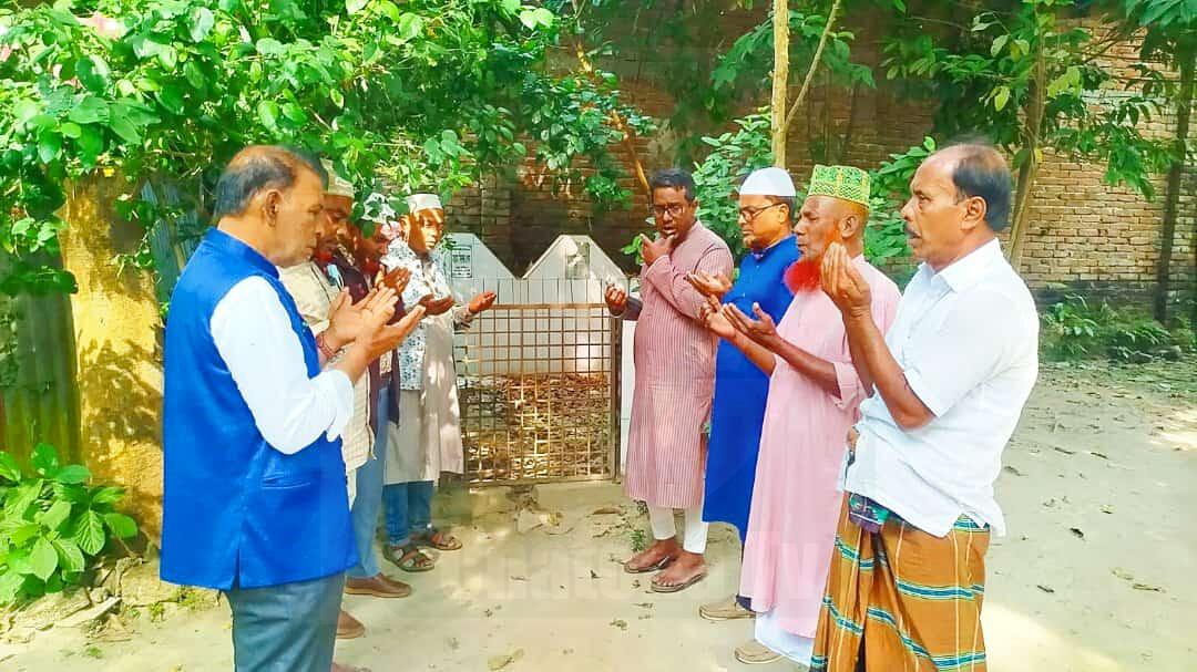 বাংলাদেশ ৯৪ পেশাজীবী সমন্বয় পরিষদের উদ্যোগে কবর জিয়ারত, দোয়া ও শিক্ষা উপকরণ বিতরণ